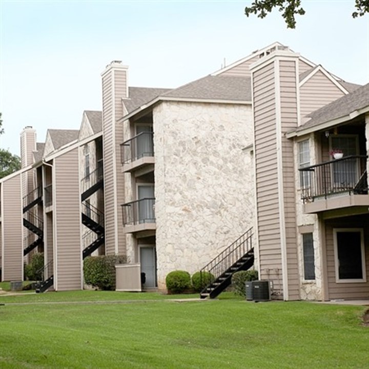 Logans Mill Apartments Austin 1180+ for 1 & 2 Bed Apts