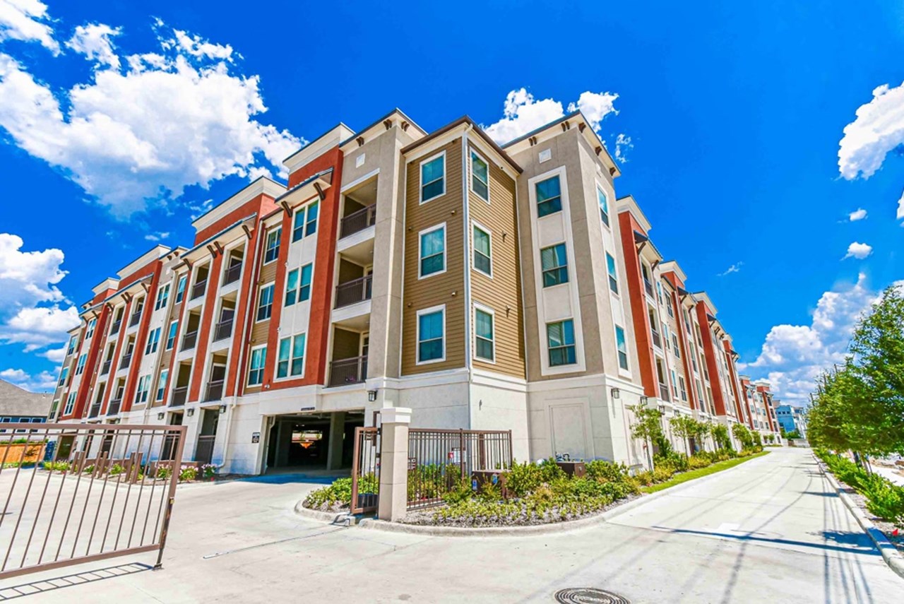 Somerset Lofts - Exterior - Photo 4 of 21
