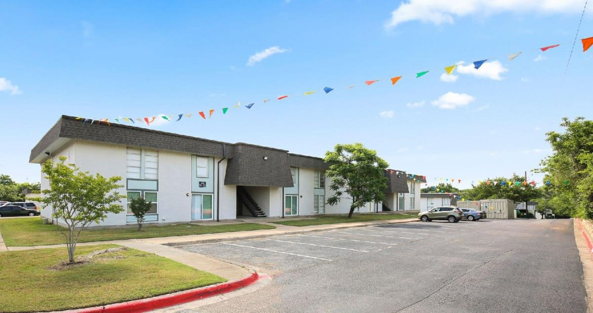 Estrella at Kiest Dallas 1195+ for 1, 2 & 3 Bed Apts