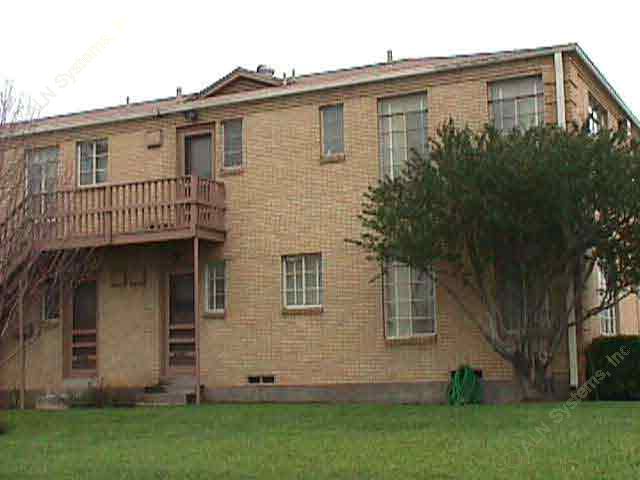 Courtyards at Knox Park Apartment