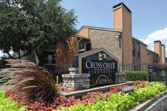 Cross Creek Apartment