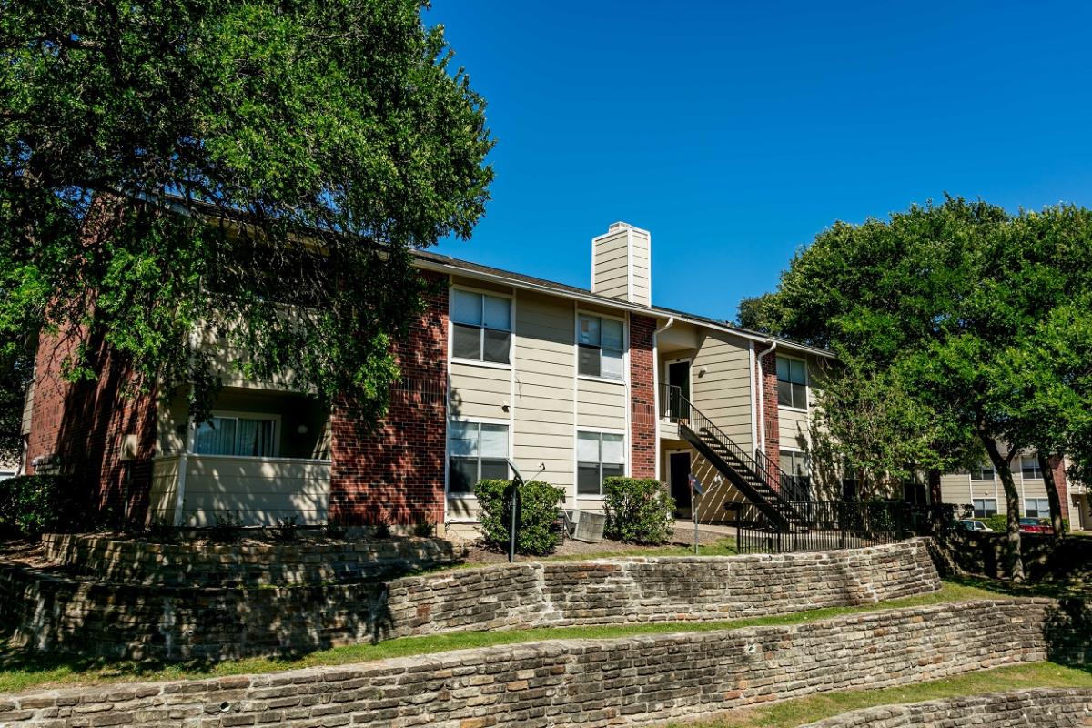 Saddletree Apartment