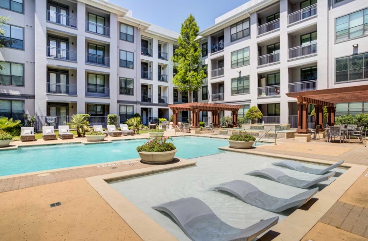 Caroline Uptown West - Houston, TX - Photo 1 of 27