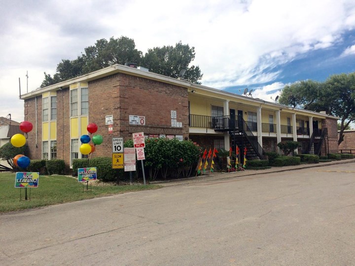 Colony Manor Houston 915+ for 1 & 2 Bed Apts