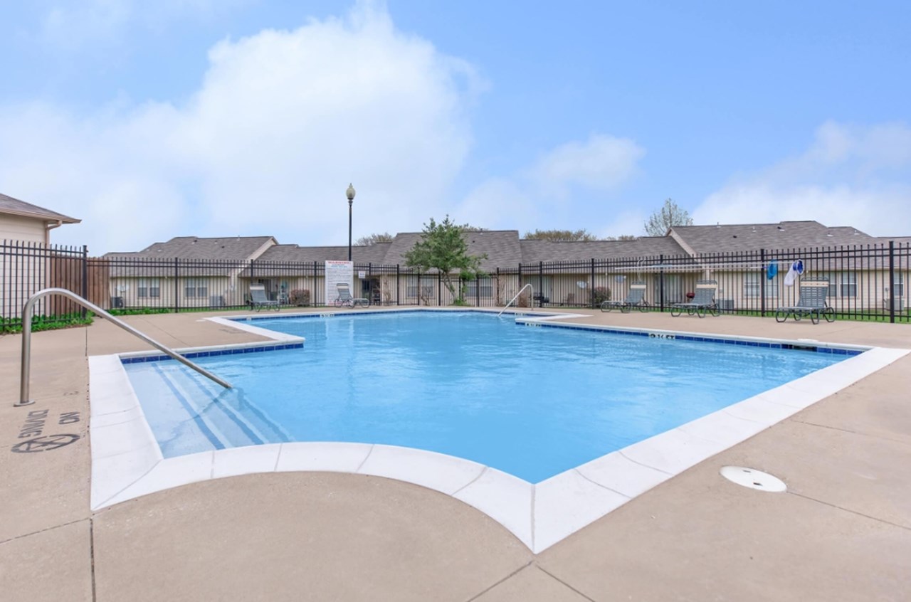 Meadowview - Terrell, TX - Photo 1 of 8