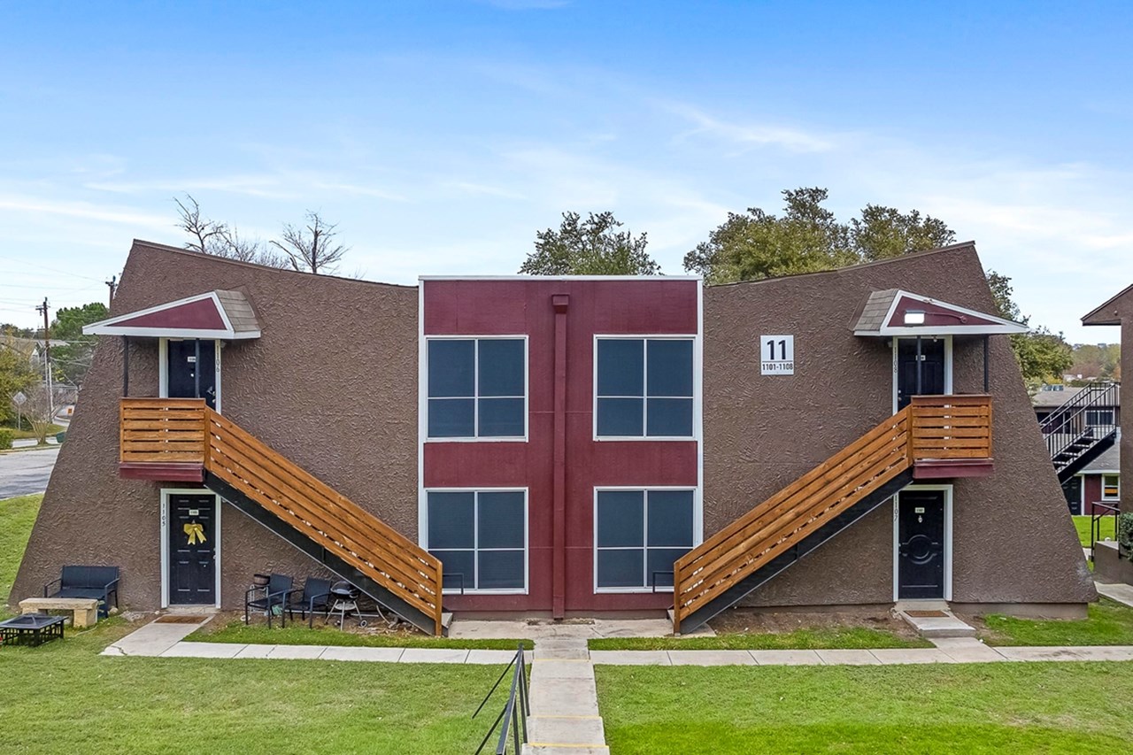 Green Oaks at Medical - San Antonio, TX - Photo 1 of 22