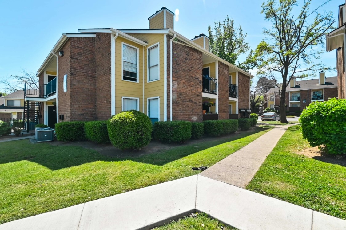 Luna Vista - Exterior - Photo 8 of 32