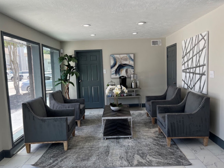 Gateway at Ellington - Lounge - Photo 7 of 23
