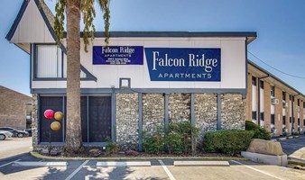 Falcon Ridge Apartments Universal City Texas