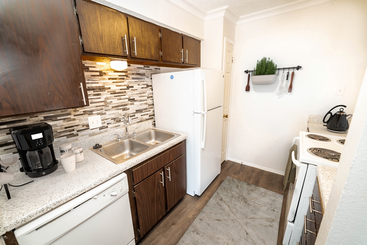 Ariva - Kitchen - Photo 7 of 8
