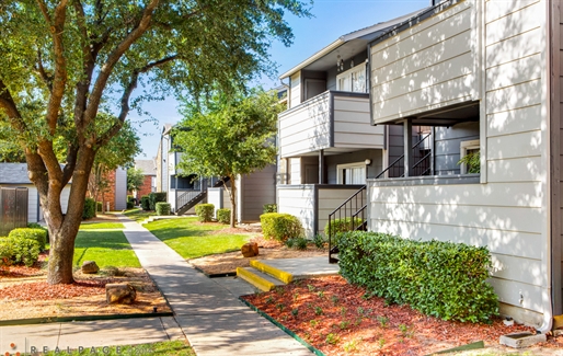 Avenida Crossing Apartment