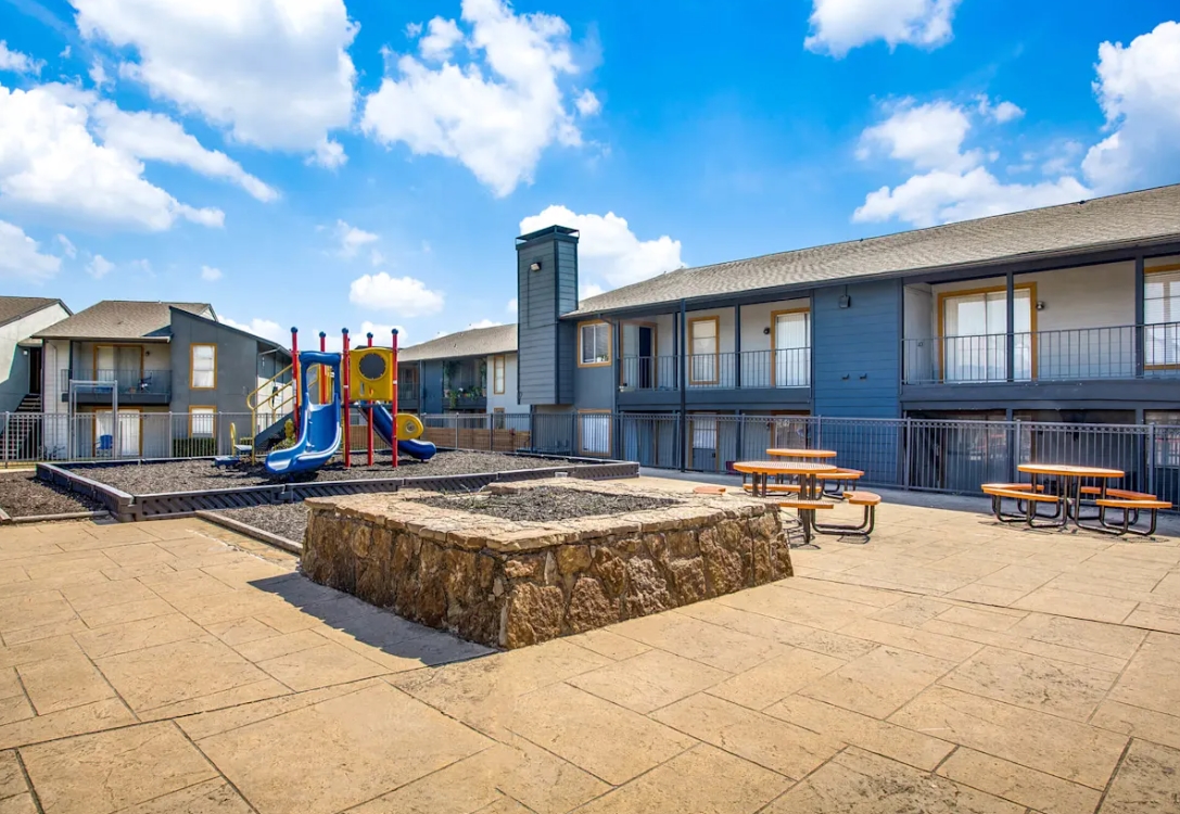 Link - Playground - Photo 4 of 17