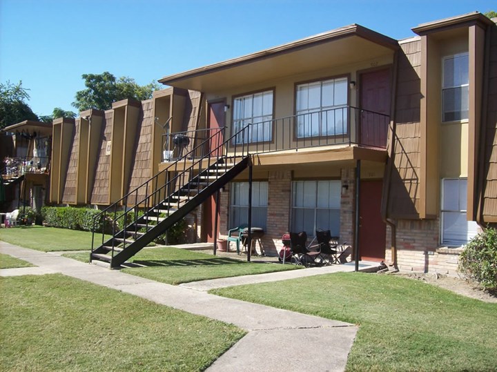 Cedar Bluff Pasadena 935+ for 1, 2 & 3 Bed Apts