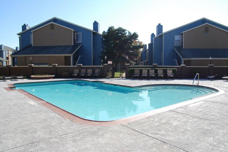 Maxwell - Pool - Photo 2 of 14