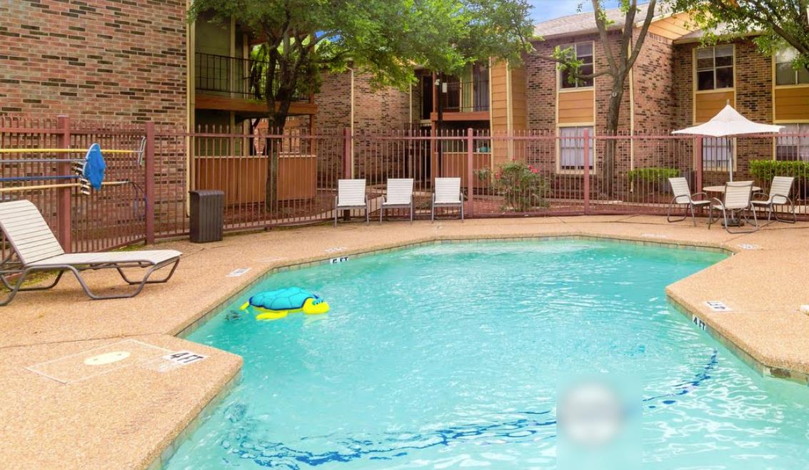 Bella Vista Pointe - Pool - Photo 3 of 4