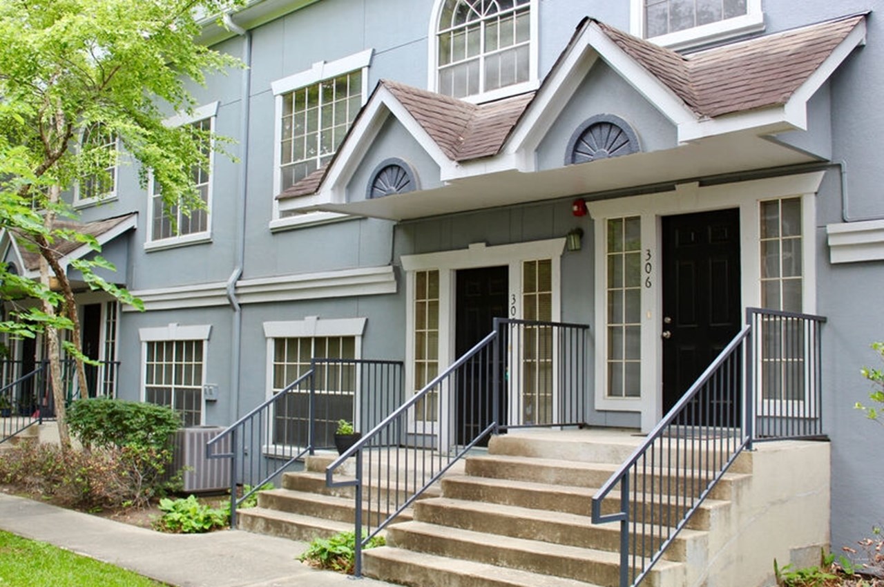 Plaza at River Oaks - Houston, TX - Photo 1 of 14