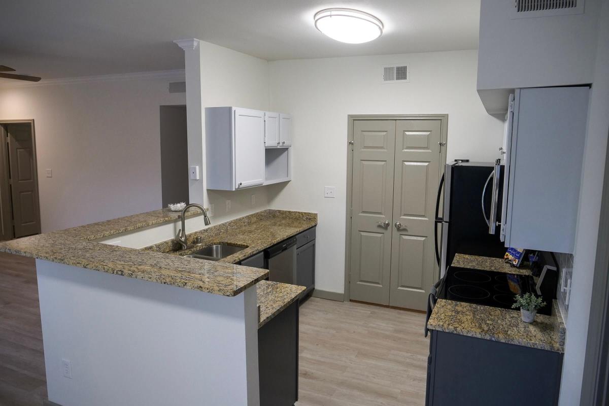 Lakehouse - Kitchen - Photo 4 of 6