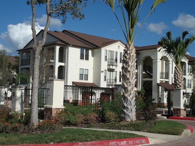 Sendera Landmark Apartment