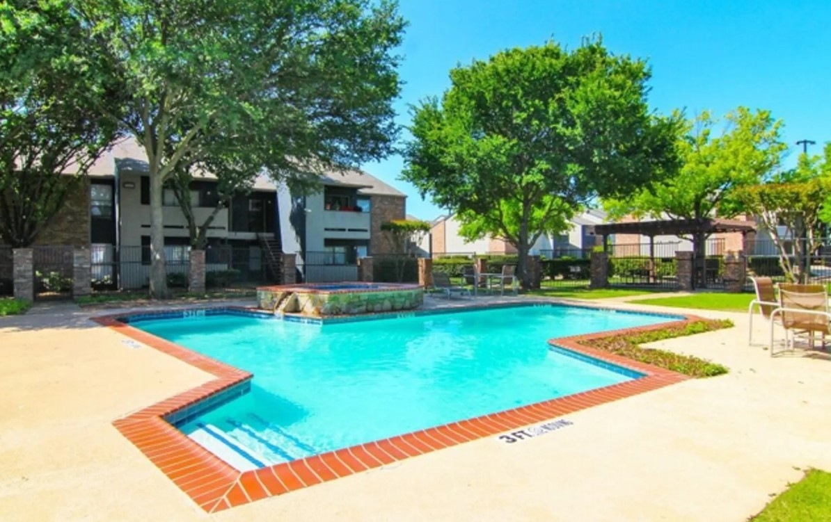 Holbrook Apartments Dallas 950+ for 1 & 2 Bed Apts