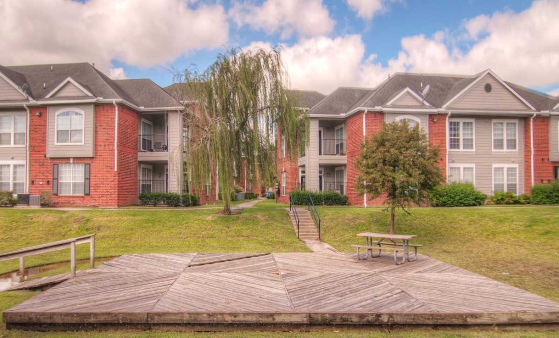 Fairmont Oaks Apartment