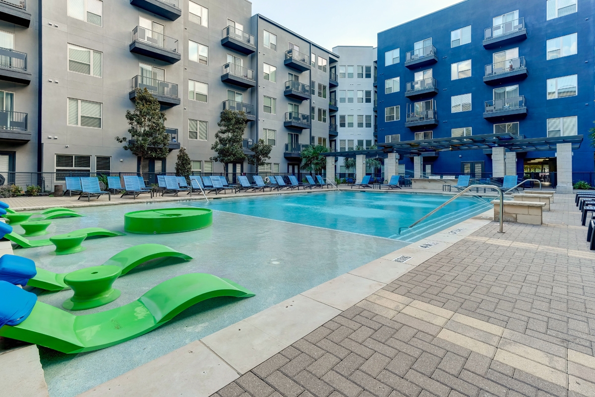 Maddox Apartments Dallas 1340+ for 1 & 2 Bed Apts