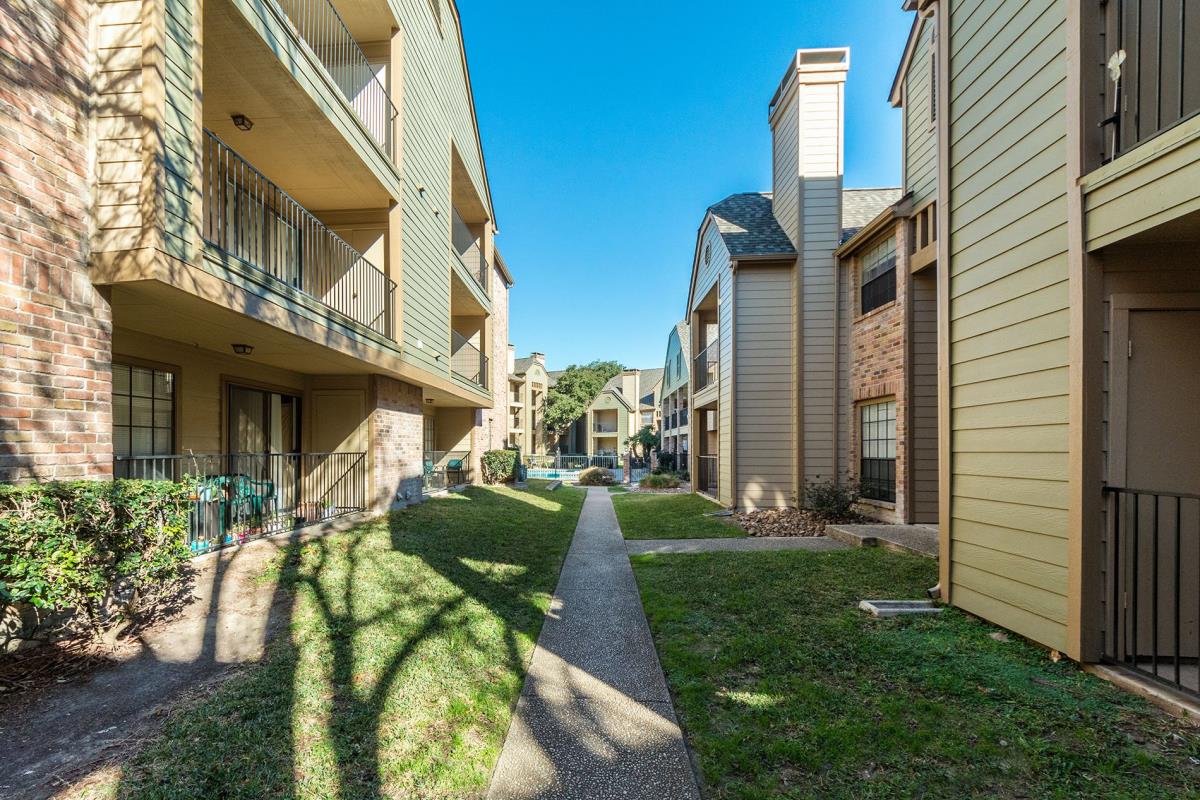 Bandera Crossing San Antonio 744+ for 1 & 2 Bed Apts