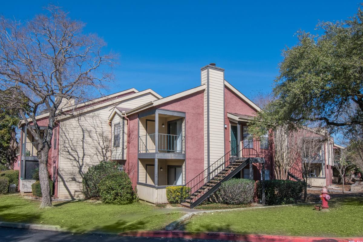 Peppermill Universal City 895+ for 1 & 2 Bed Apts