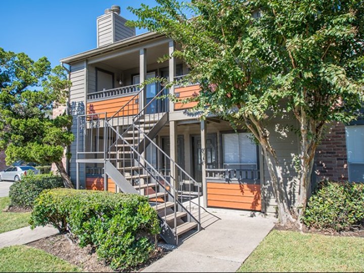 Warwick at Westchase Houston 1112+ for 1 & 2 Bed Apts