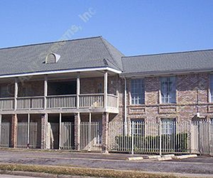 Pine Shadows Apartments