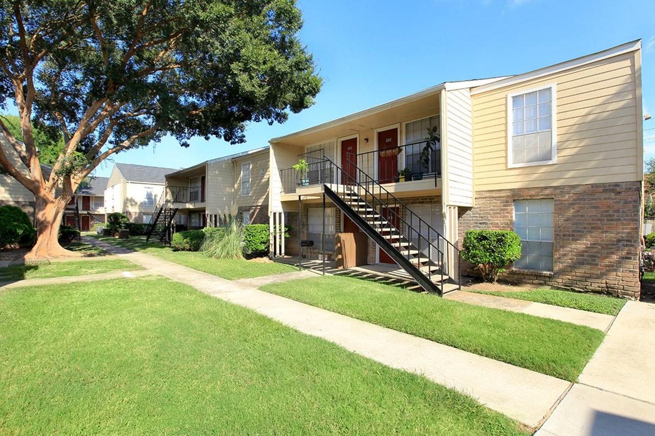 Park on Burke - Pasadena, TX - Photo 1 of 19