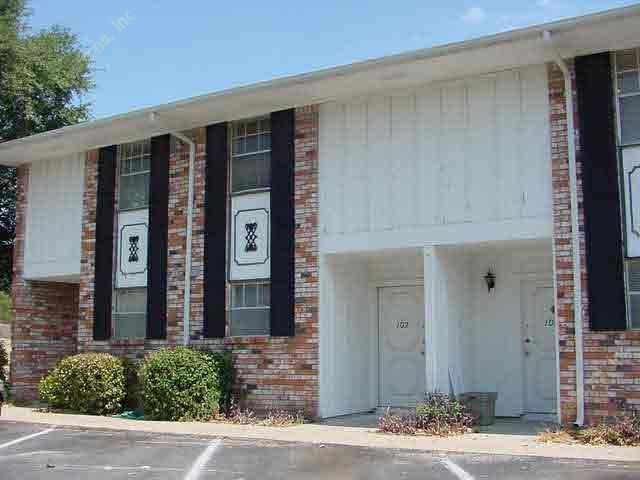 Carriage Square Apartment