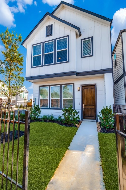 East Heights - Exterior - Photo 4 of 19