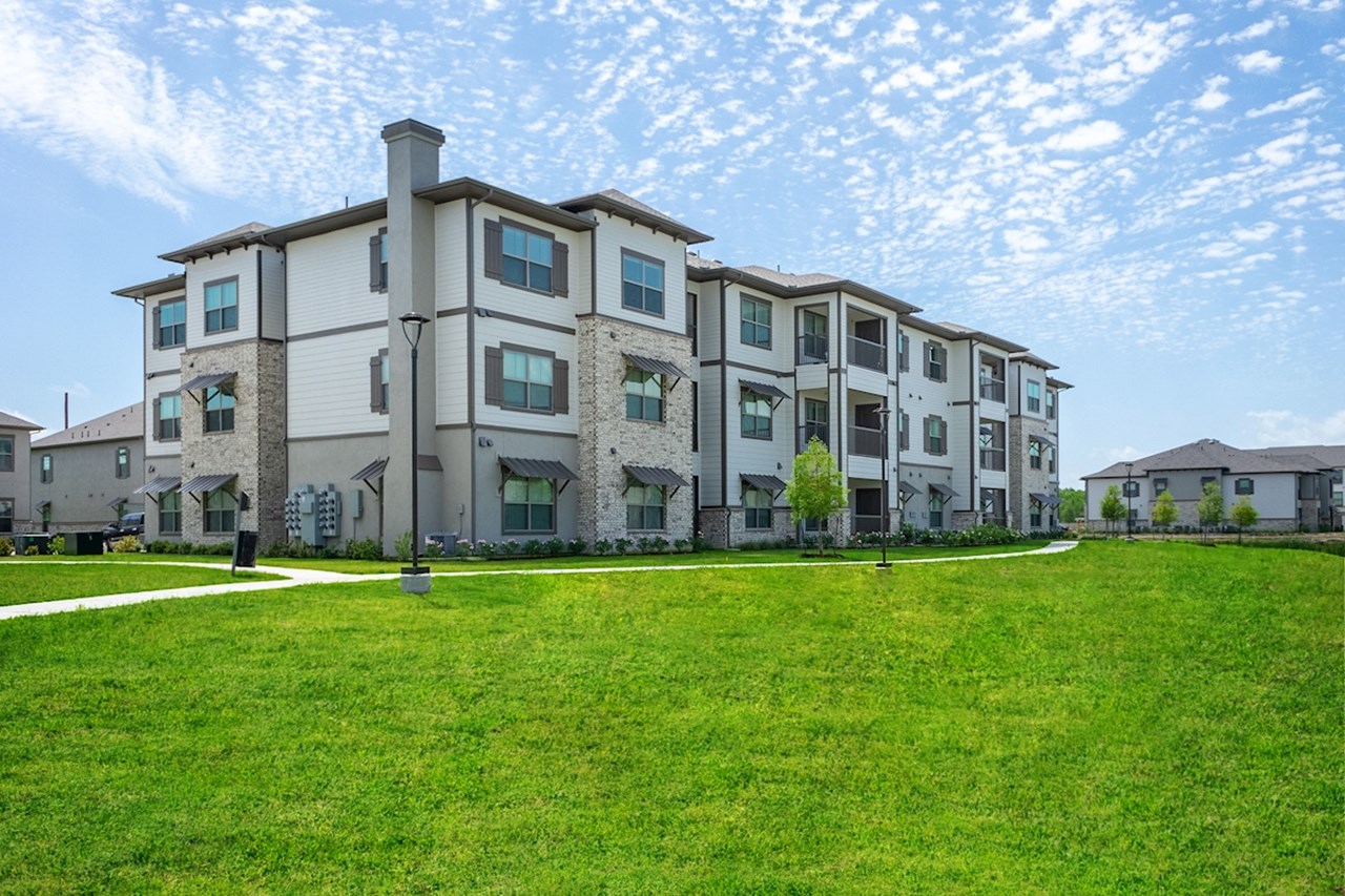 Hawthorne at Bay Forest - La Porte, TX - Photo 1 of 18