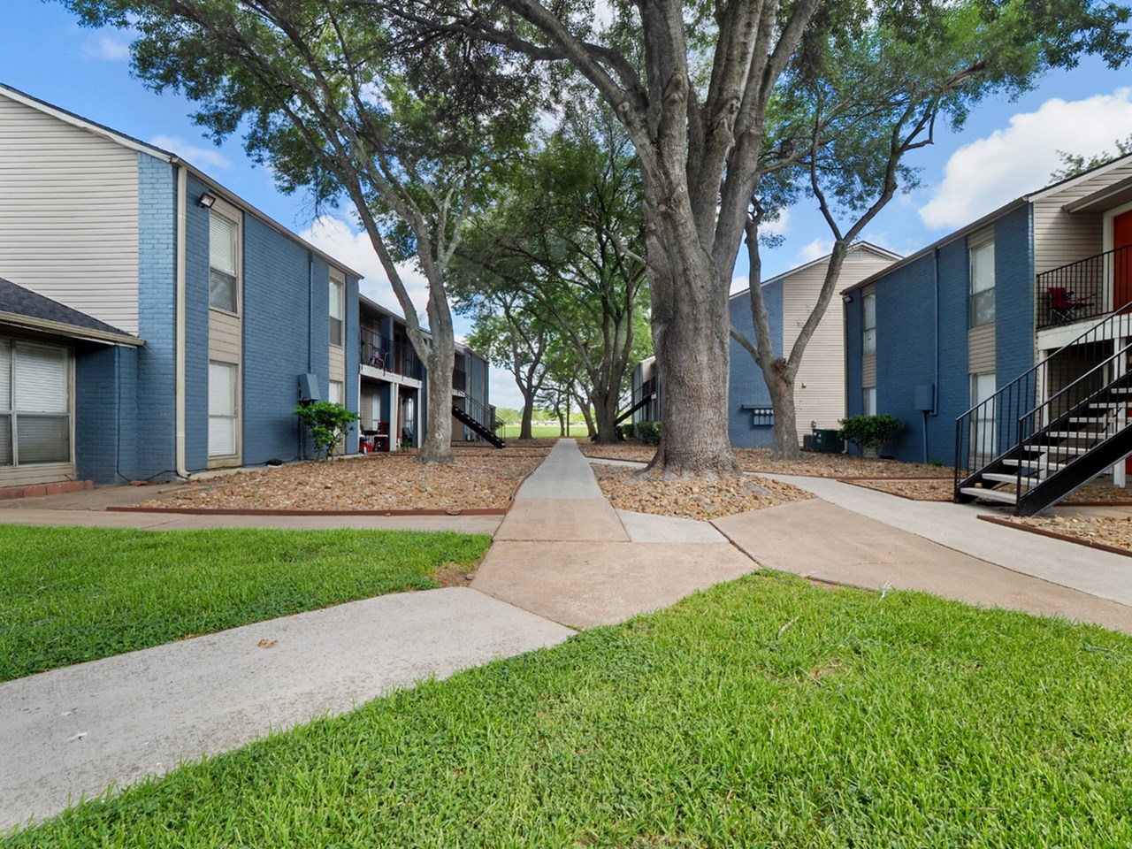 Westwood Park - Alvin, TX - Photo 1 of 7