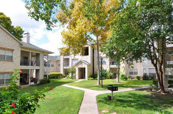 Hawthorne Riverside Apartment