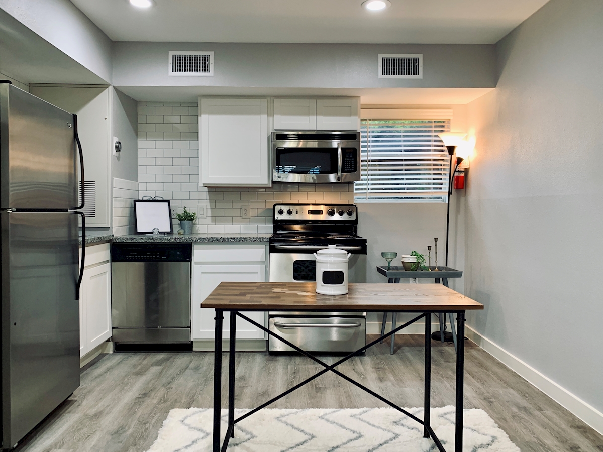 Casa De Dali - Dining/Kitchen - Photo 6 of 10