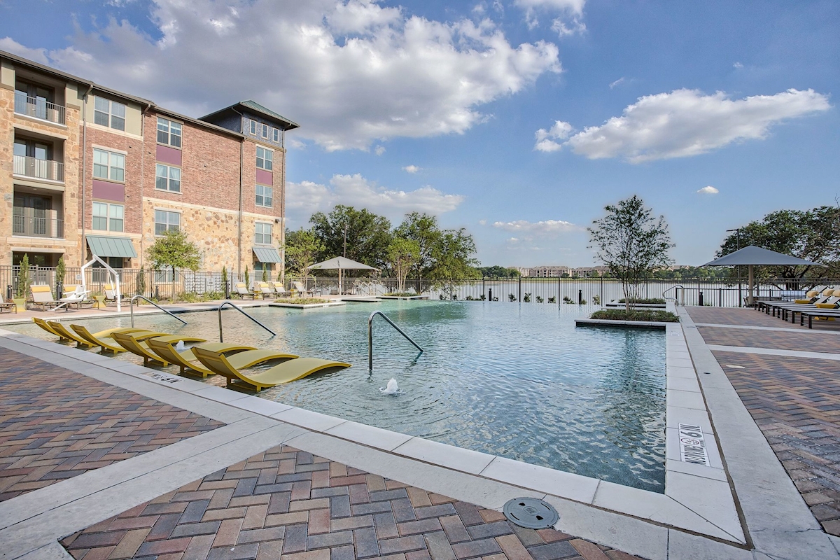 Lakeside Lofts Farmers Branch 1437+ for 1 & 2 Bed Apts