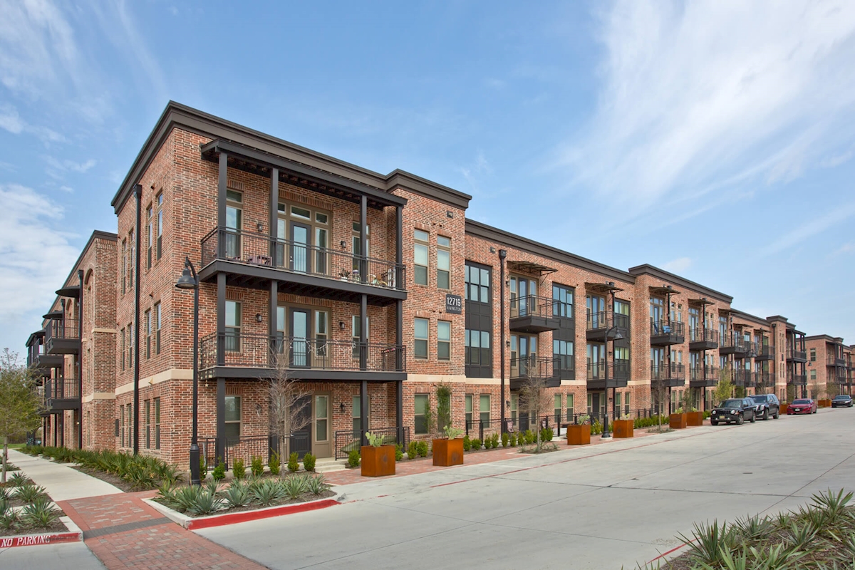 Canal II Farmers Branch 1374+ for 1 & 2 Bed Apts