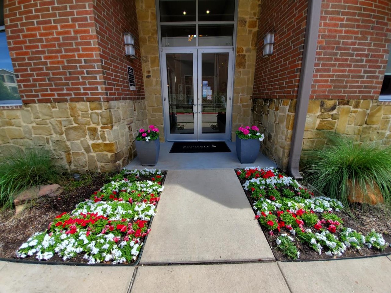 Soho Parkway - Entrance - Photo 4 of 36