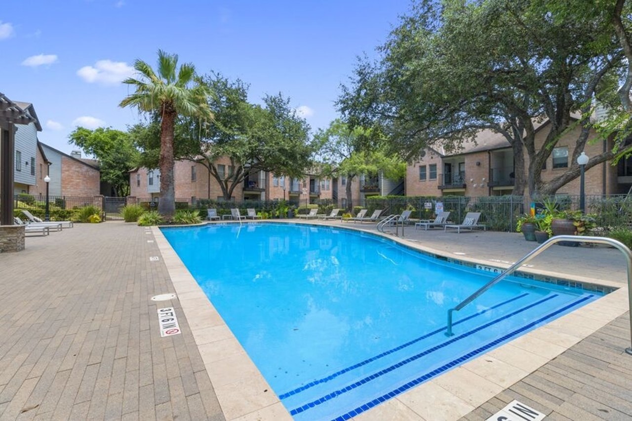 Easton Luxury Living - San Antonio, TX - Photo 1 of 17