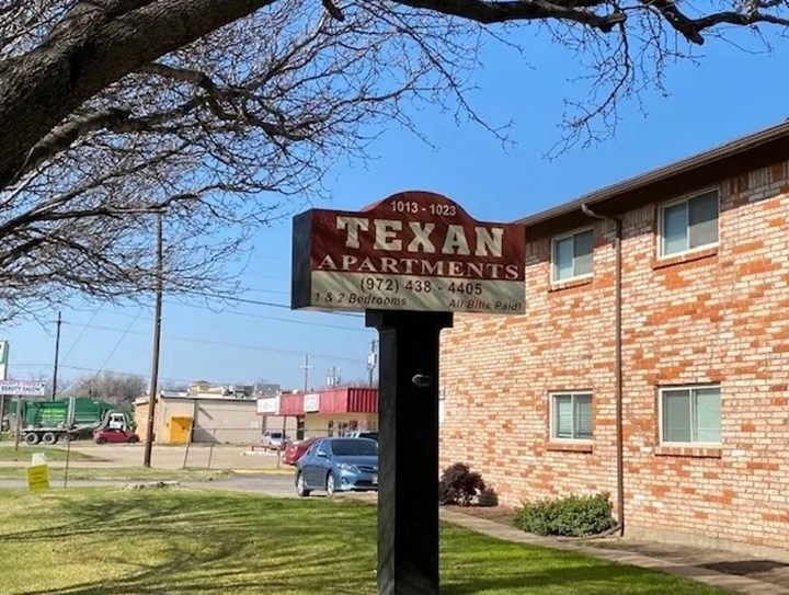 Texan Apartments