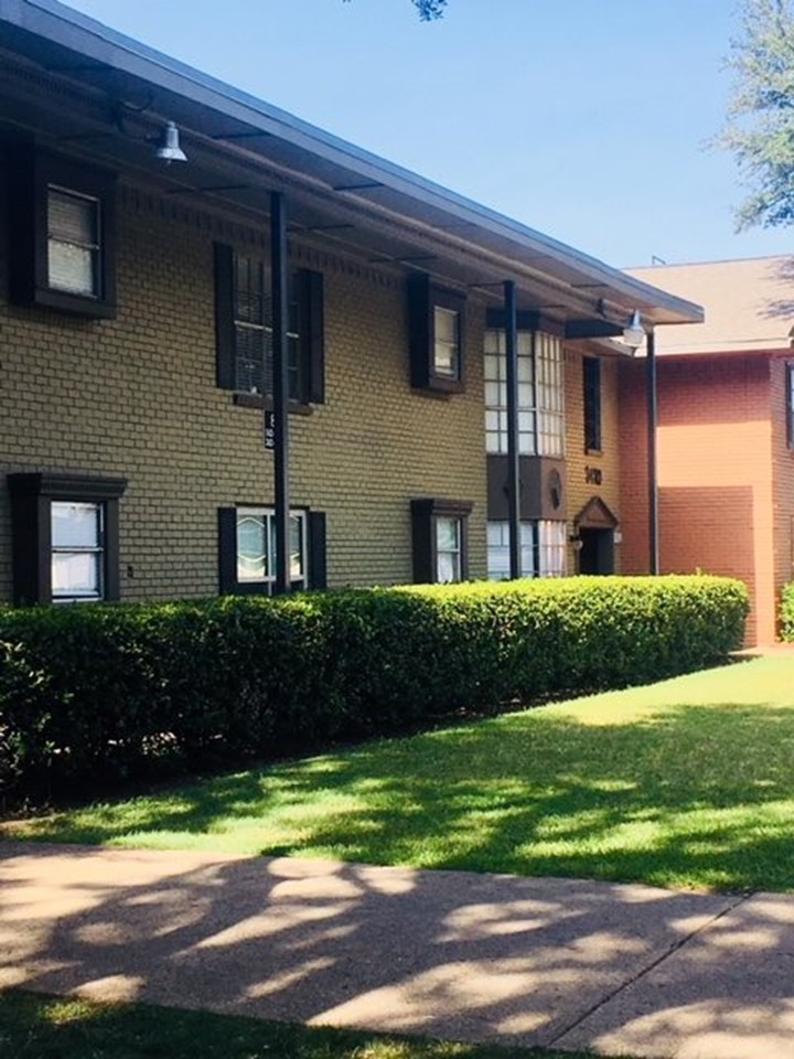 Chapel Creek Apartments Dallas 985+ for 1 & 2 Bed Apts