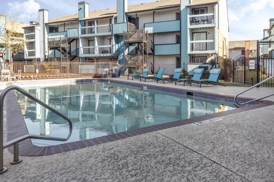 Starburst - Pool - Photo 4 of 15