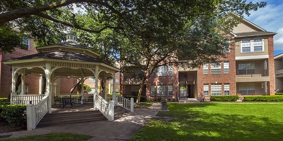 Westmore at Bellaire Apartment