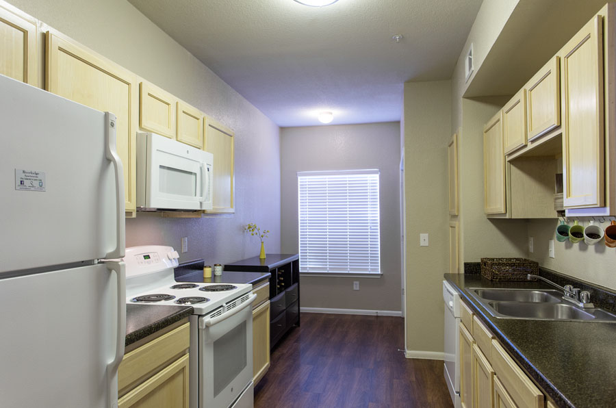 Cortland River Place - Kitchen - Photo 6 of 11
