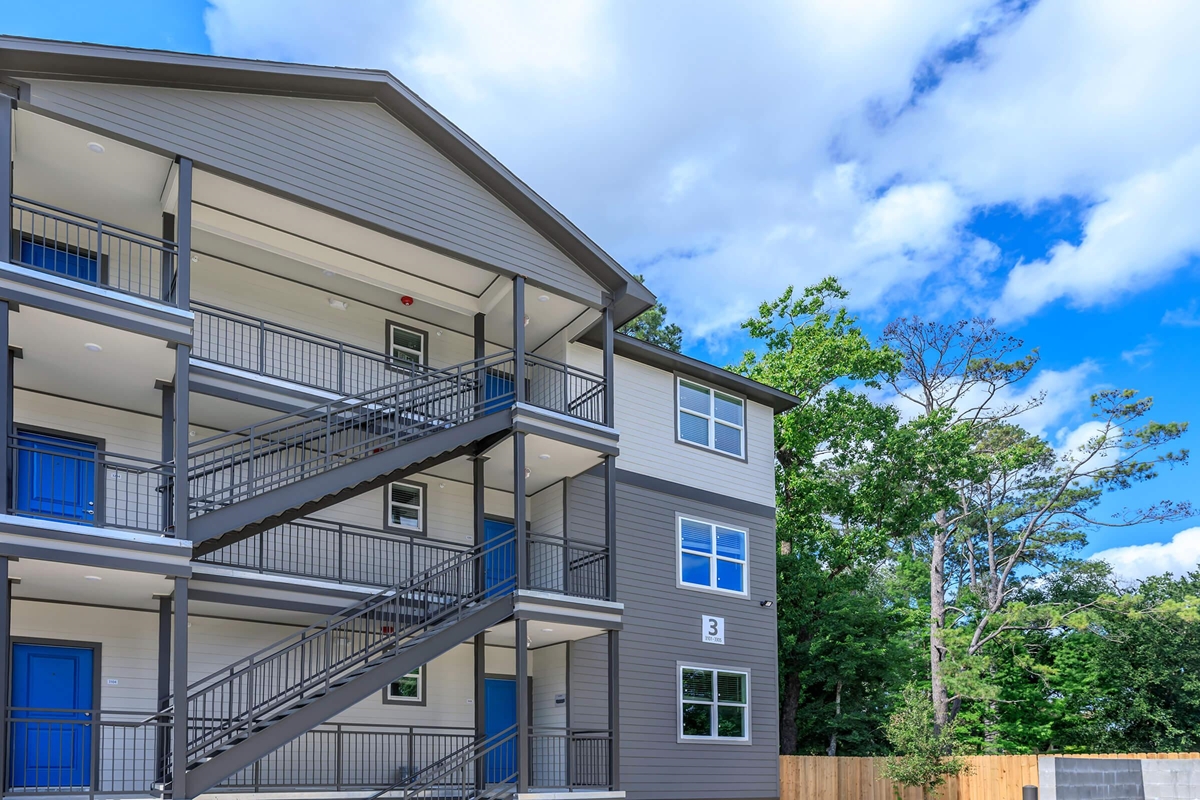 Avenue M - Exterior - Photo 5 of 24