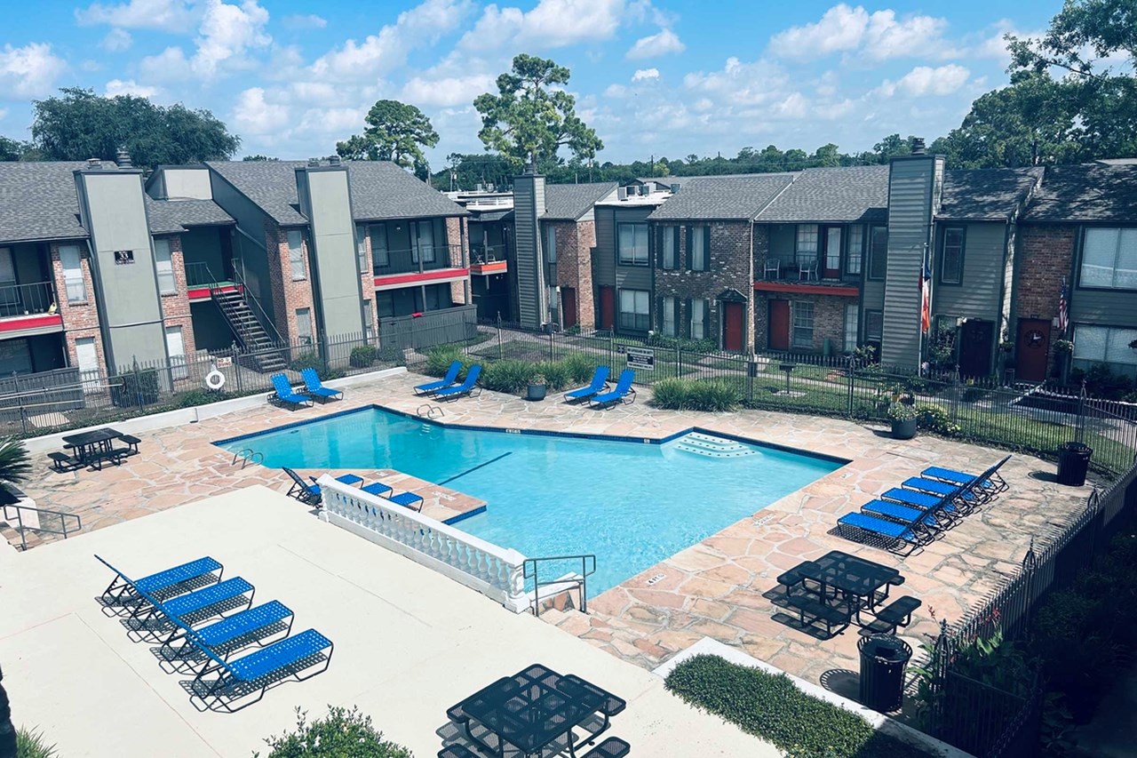 Woods on LaMonte - Houston, TX - Photo 1 of 15