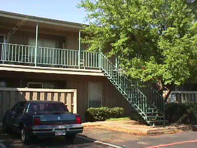 Prestonwood Hillcrest Apartment