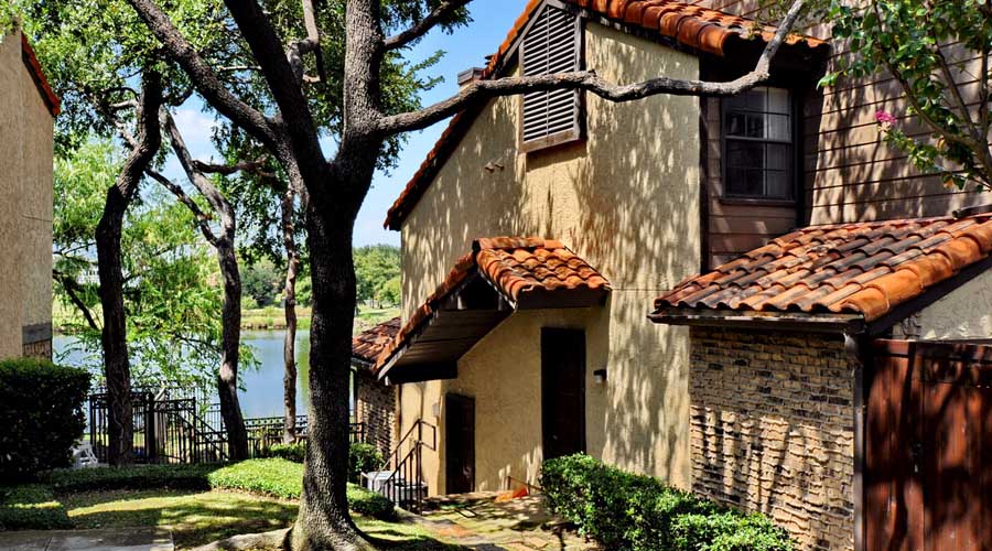 Lakehill Townhomes Carrollton 1345+ for 1 & 2 Bed Apts