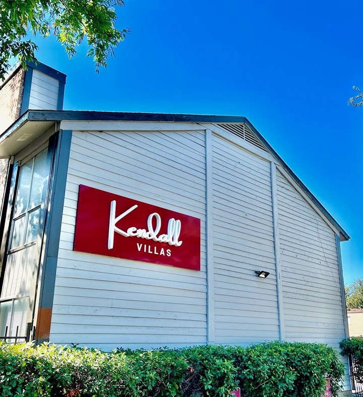 Kendall Villas Dallas 1295+ for 1 & 2 Bed Apts